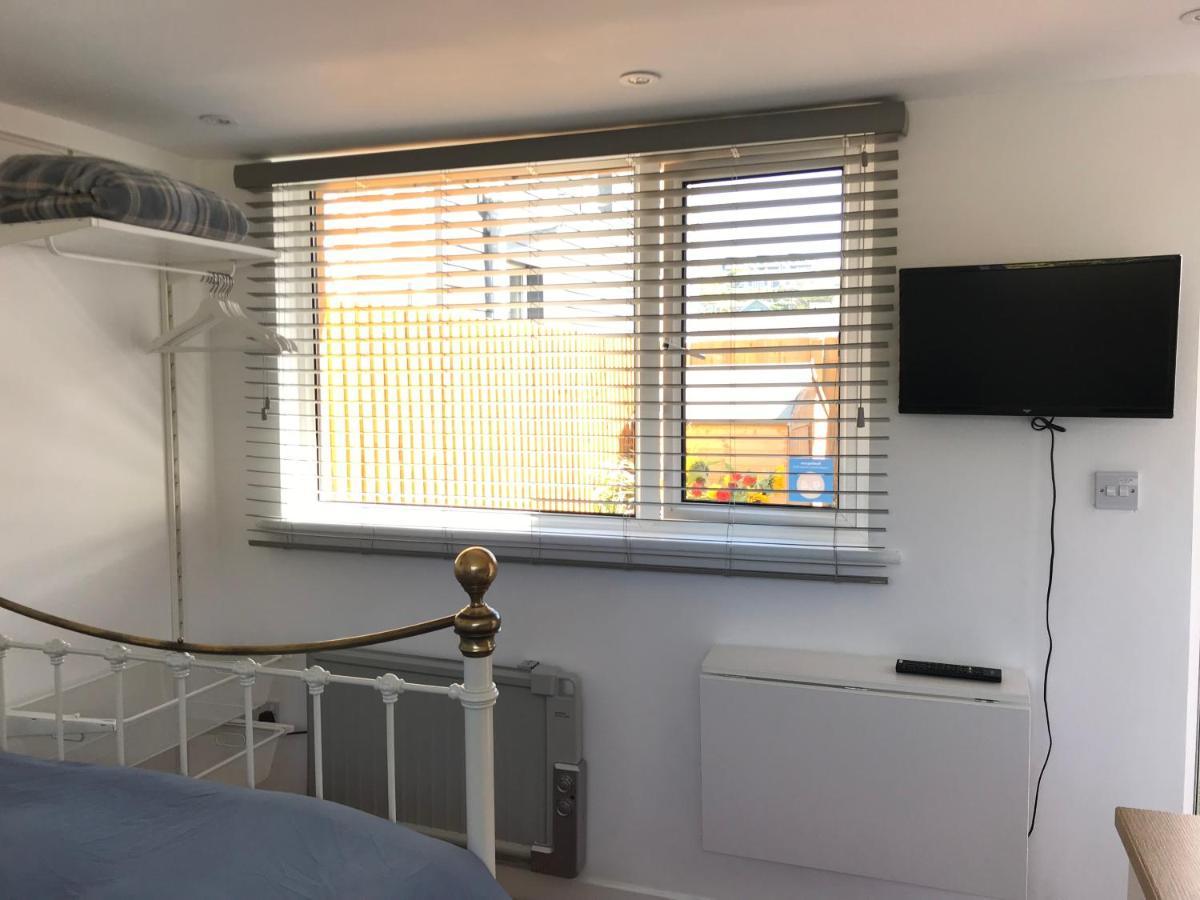 Appartamento Flat Rocks, With Parking, 100M From Beach Perranporth Esterno foto