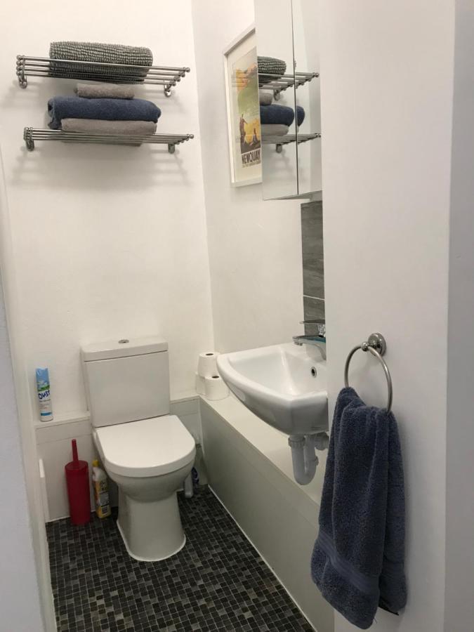 Appartamento Flat Rocks, With Parking, 100M From Beach Perranporth Esterno foto