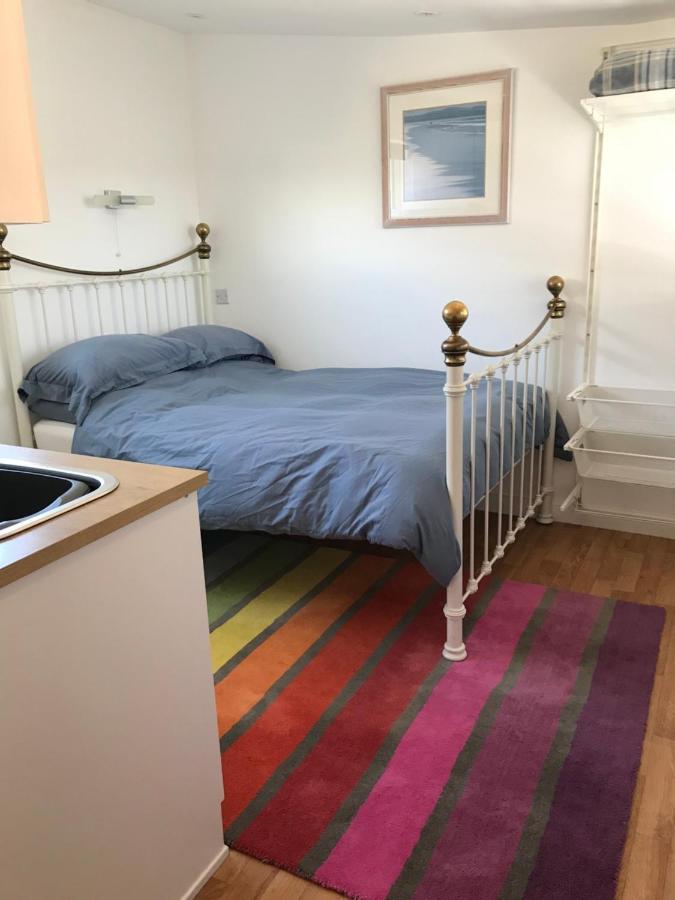 Appartamento Flat Rocks, With Parking, 100M From Beach Perranporth Esterno foto