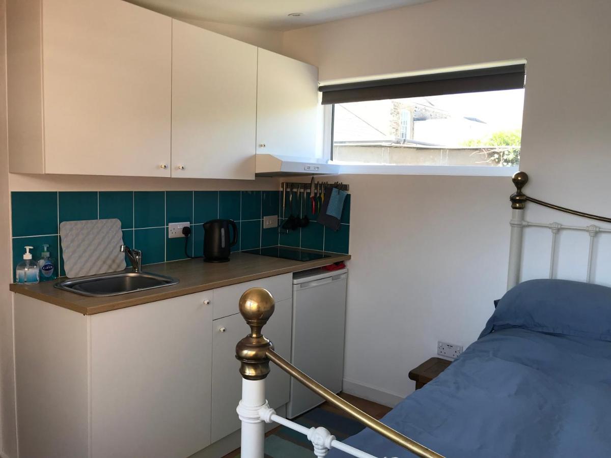 Appartamento Flat Rocks, With Parking, 100M From Beach Perranporth Esterno foto