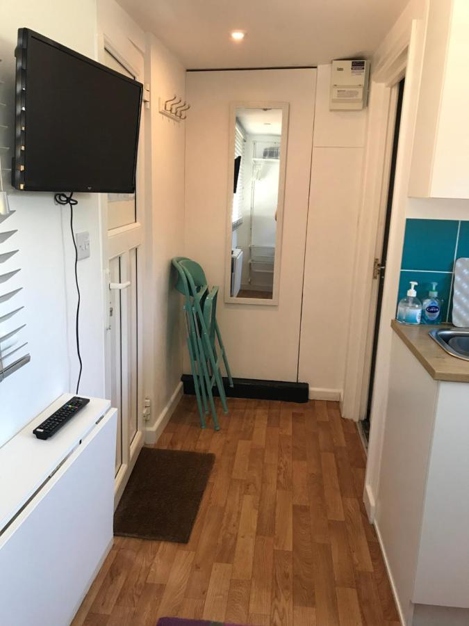 Appartamento Flat Rocks, With Parking, 100M From Beach Perranporth Esterno foto